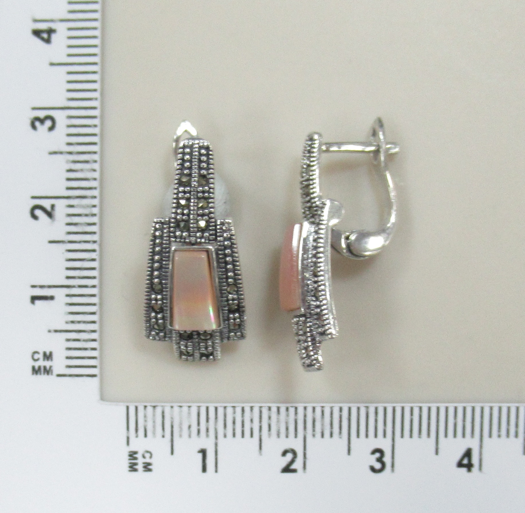 Серебряные серьги с розовым перламутром